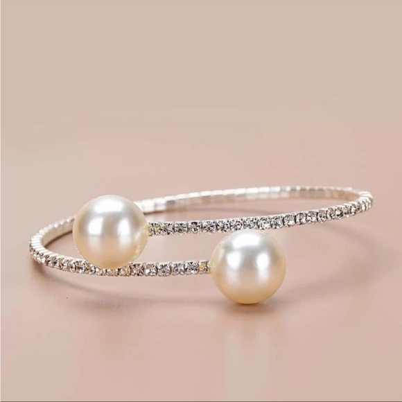 Jewelry - NWT Rhinestone & Pearl Cuff Bracelet